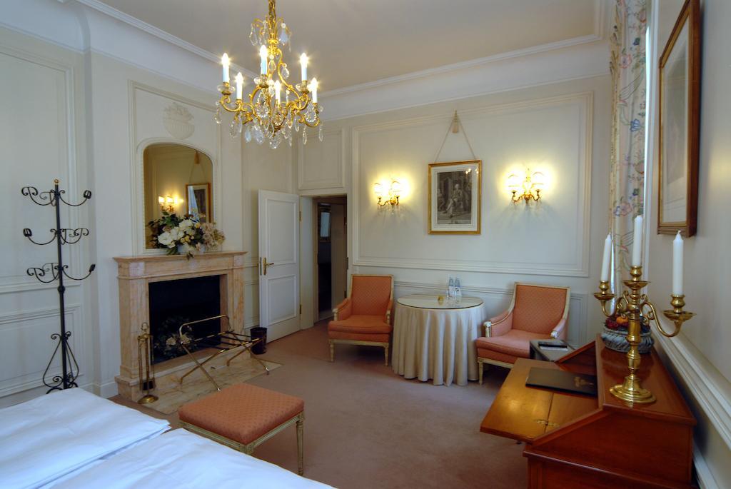 Hotel Bürger Palais Ansbach Ruang foto